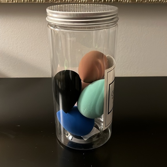 Getter Makeup Sponge - Picture 3 of 4